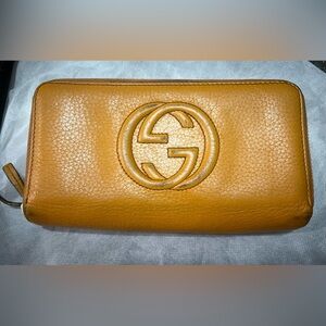 Authentic Vintage Gucci Tan Leather Double Zip Wallet **REASONABLE OFFERS ONLY**